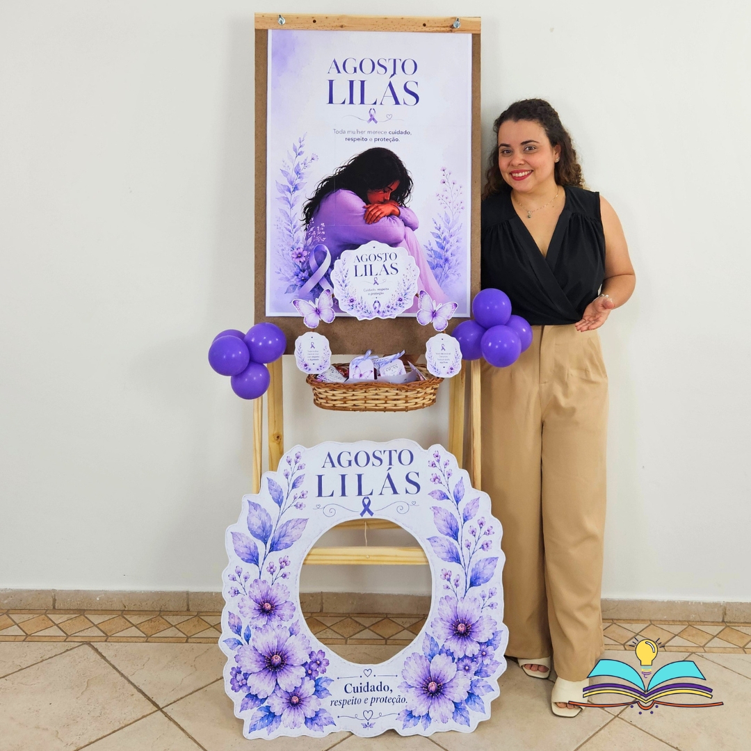 Painel com o tema Agosto Lilás, desenvolvido para conscientizar sobre a proteção da mulher, fortalecendo informação, acolhimento, prevenção da violência e valorização da vida.